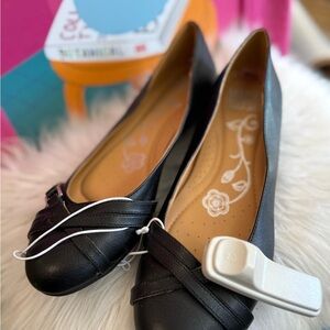 Elegant Black Women's Flats